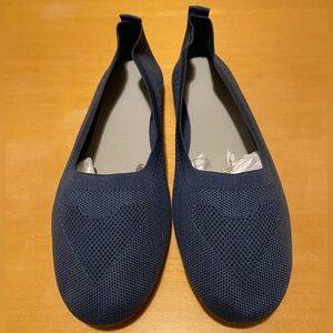 Chic Navy Women's Flats